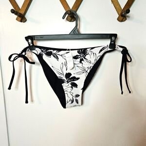 NWT Cupshe Reversible String Bikini Bottom Black‎ White Floral Size XL